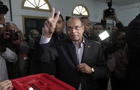 Tunisian President Moncef Marzouki gestures at a polling station during Tunisia's presidential election in Sousse November 23, 2014. REUTERS/Anis Mili