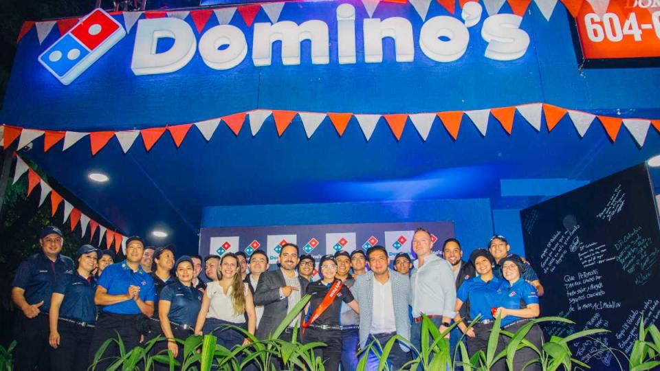 La sede de Domino's Pizza en El Poblado, en Medellín, abrirá ahora hasta las 4:00 a.m. Foto: Cortesía