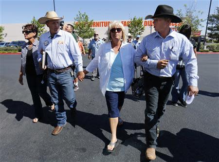 Sisters of Cliven Bundy, Lillie Spencer (L) and Margaret Houston (R) walk with Bundy's sons Ammon (L) and Ryan (R) to file criminal complaints against the Bureau of Land Management at the Las Vegas Metropolitan Police Department in Las Vegas, Nevada May 2, 2014. REUTERS/Mike Blake