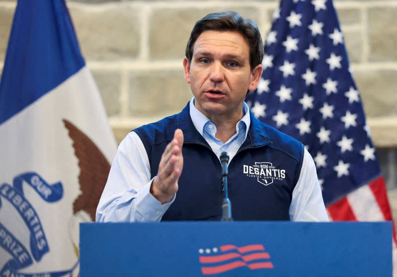 FILE PHOTO: FILE PHOTO: Florida Governor Ron Desantis campaigns for the Republican U.S. presidential nomination in Pella, Iowa