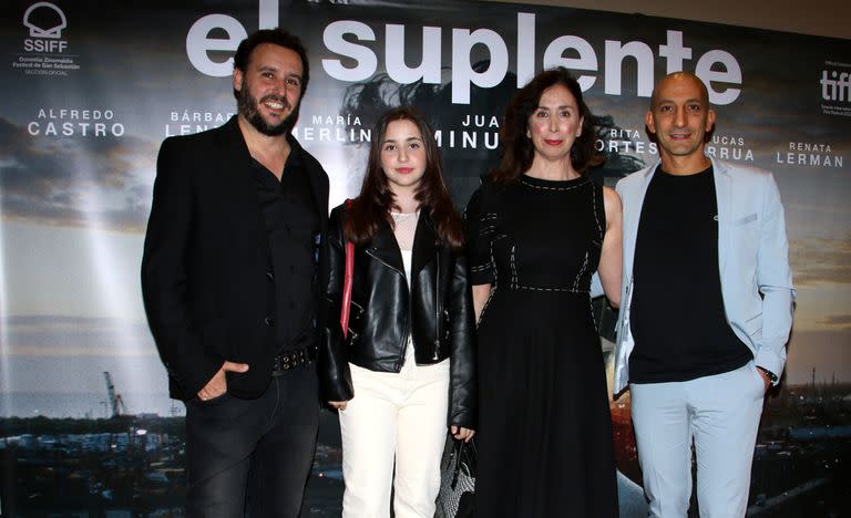 Diego Lerman, junto a su hija Renata, y los actores Juan Minujín y María Merlino