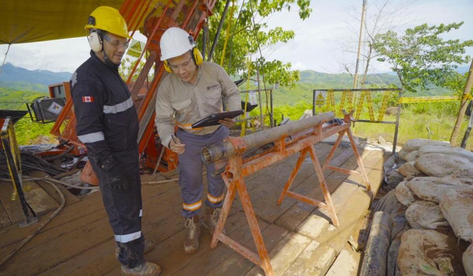 Funcionarios del Proyecto Alacrán. Foto: Cordoba Minerals