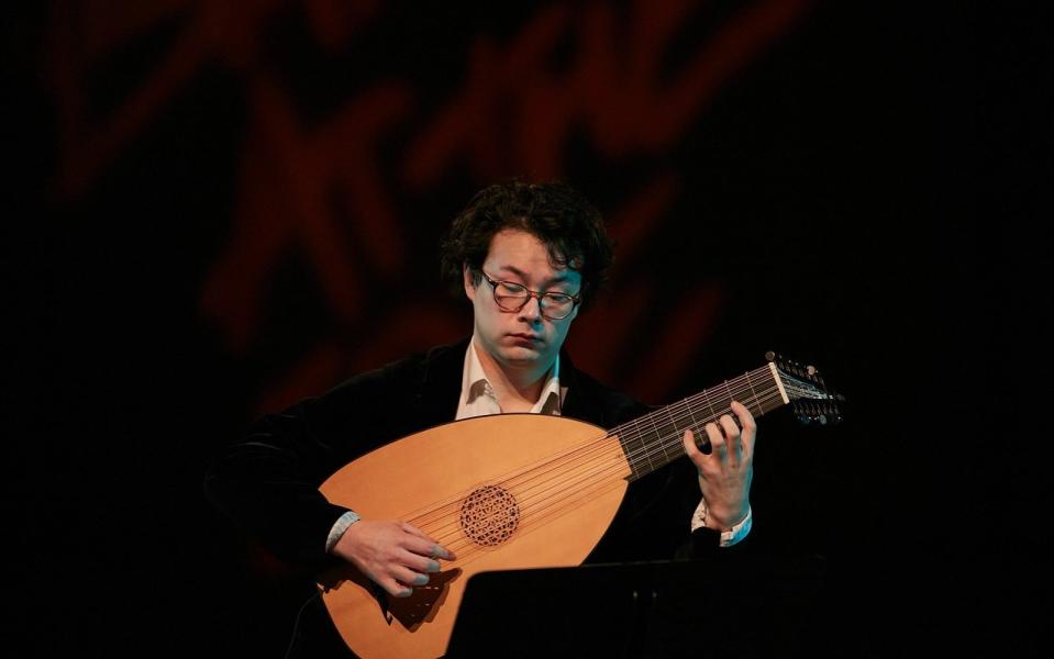 Sean Shibe performs in Baroque at the Edge