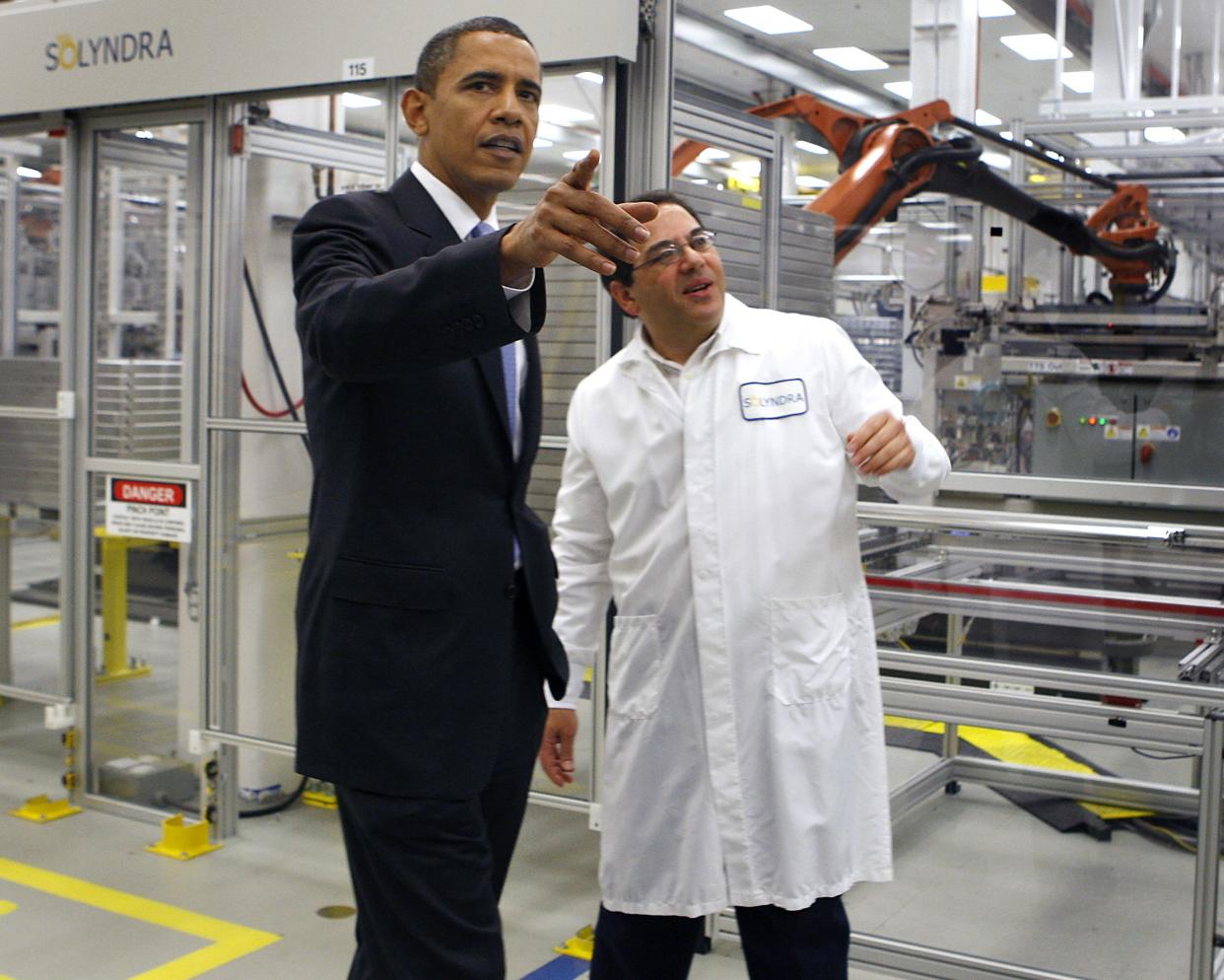 U.S. President Barack Obama (L) tours the Solyndra solar panel company with Executive VP of Engineering Ben Bierman May 26, 2010 in Fremont, California.