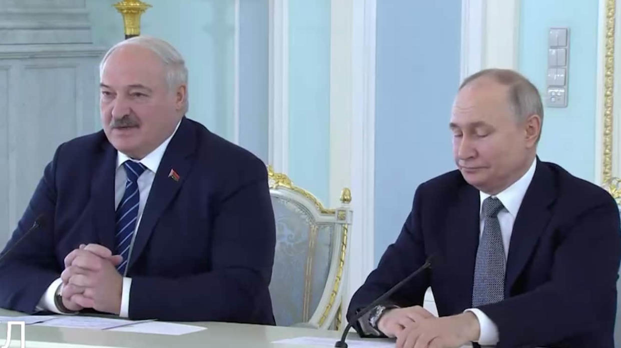 Self-proclaimed President of Belarus Alexander Lukashenko (left) and Russian President Vladimir Putin (right). Screenshot