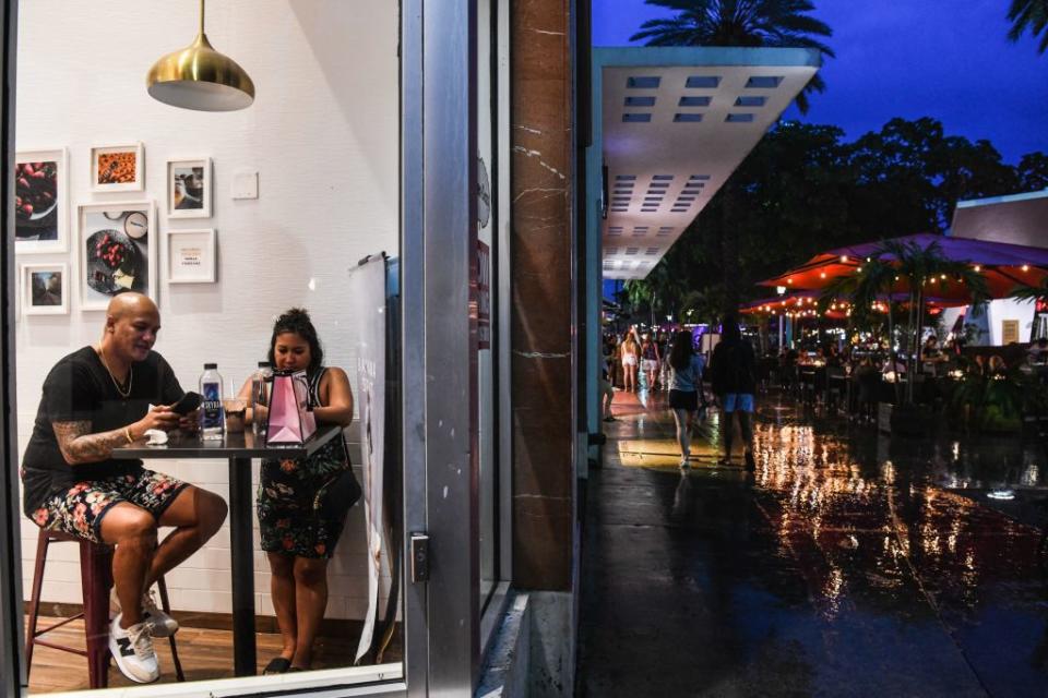 A couple eating at Miami beach. Florida has become the new epicentre of the Delta coronavirus wave in the US. Source: Getty