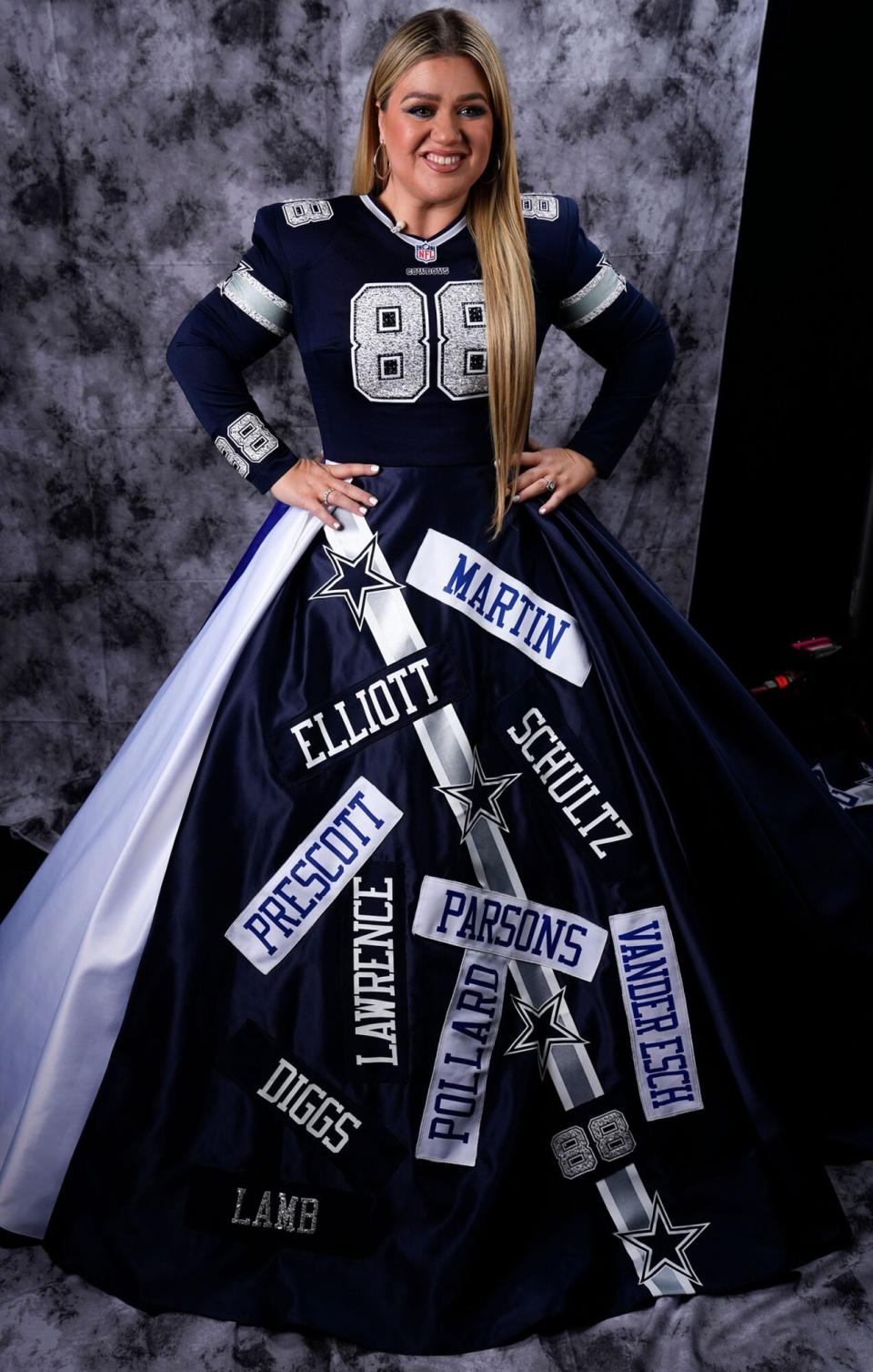 Kelly Clarkson poses for a photo before the NFL Honors award show ahead of the Super Bowl 57 football game, in Phoenix Super Bowl Honors