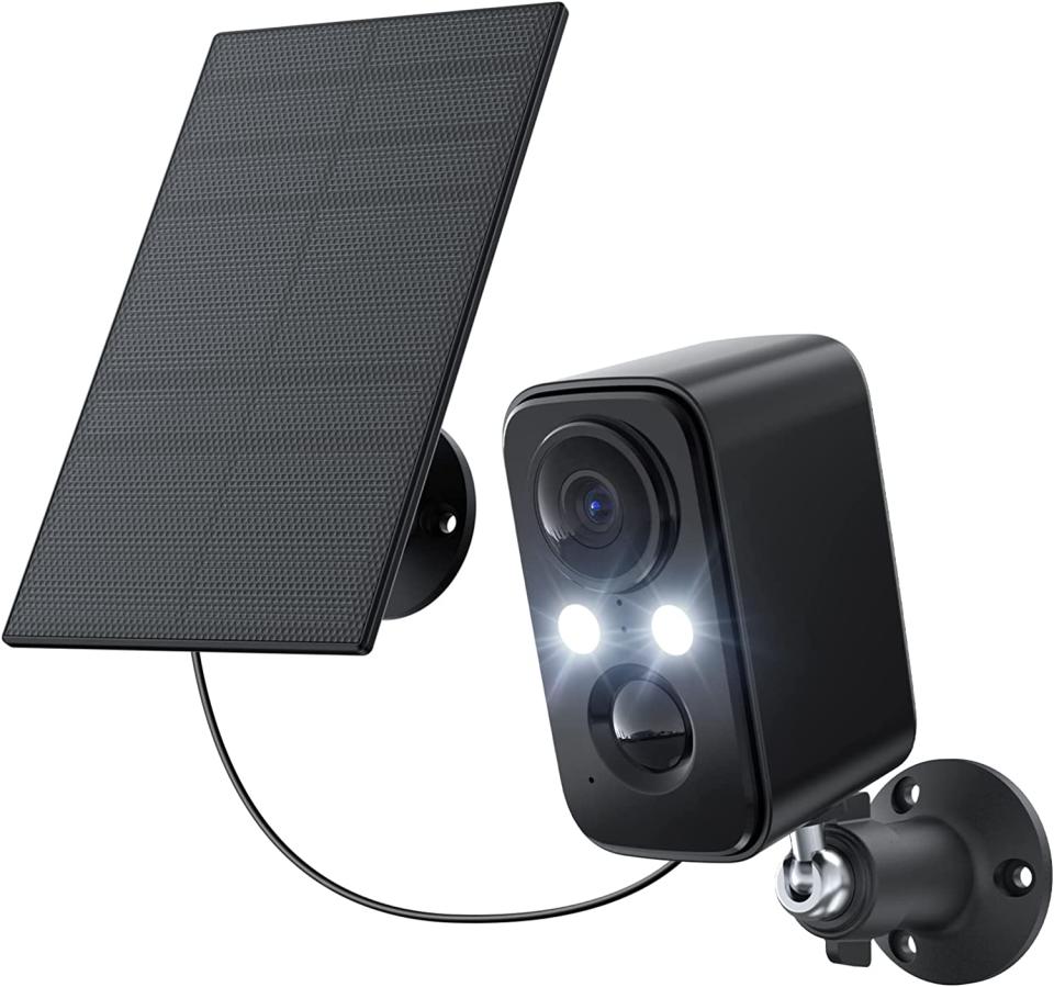 This Amazing Floodlight Security Camera Is Solar Powered, And Only $40