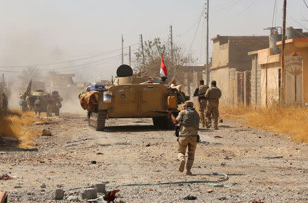 Iraqi army with Shi'ite Popular Mobilization Forces (PMF) gather during fighting with Islamic State militants on the outskirts of Tal Afar, Iraq, August 24, 2017. REUTERS/Stringer