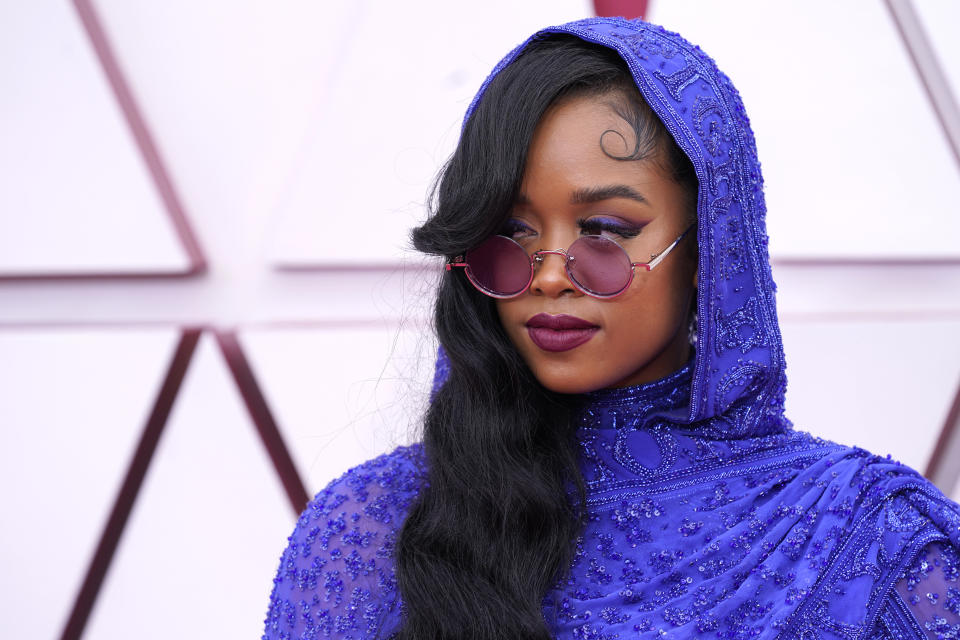 H.E.R. arrives at the Oscars on Sunday, April 25, 2021, at Union Station in Los Angeles. (AP Photo/Chris Pizzello, Pool)