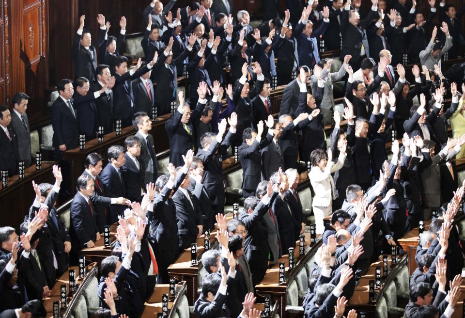 Prime Minister Yoshihiko Noda, second row from top, third left, stands still while other lawmakers shout banzai, or long live, after he dissolved the lower house of parliament in Tokyo Friday, Nov. 16, 2012. Noda dissolved the lower house of parliament Friday, paving the way for elections in which his ruling party will likely give way to a weak coalition government divided over how to solve Japan's myriad problems. (AP Photo/Koji Sasahara)