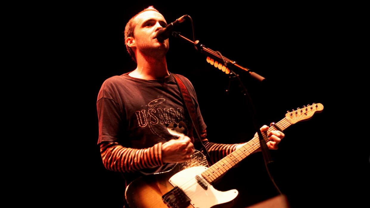   AUGUST 25: LEEDS FESTIVAL Photo of Fran HEALY and TRAVIS, Fran Healy. 