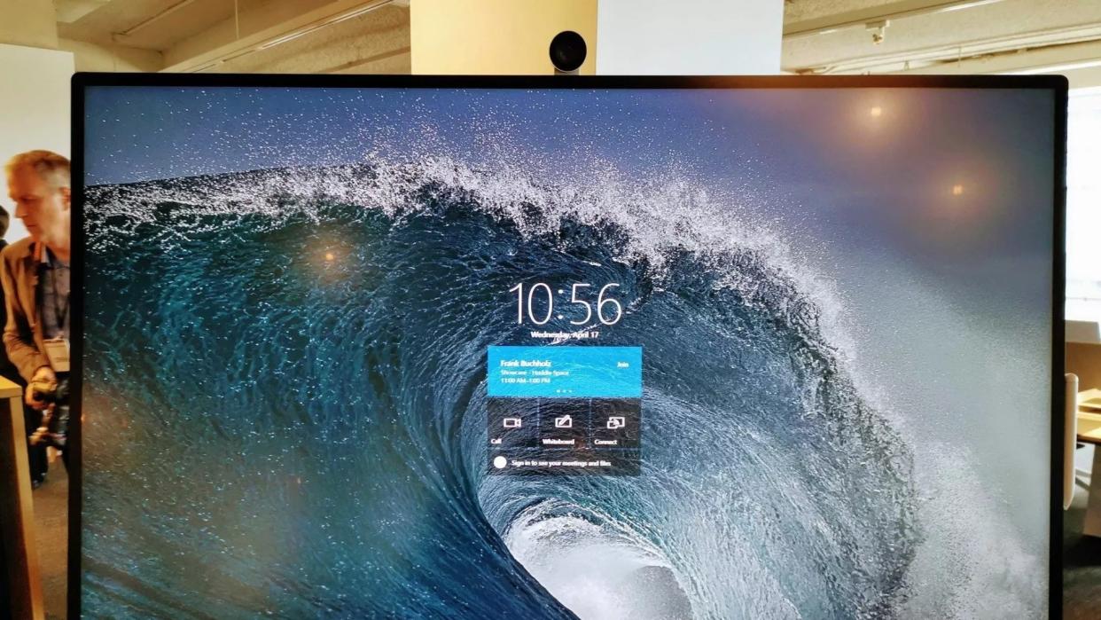  Surface Hub 2S. 