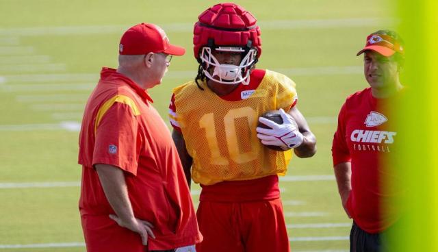 Chiefs RB Isiah Pacheco returns to practice as a non-contact player