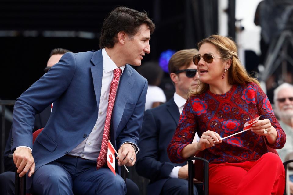 加拿大總理杜魯道2日宣布與妻子蘇菲分居，圖為兩人7月1日在渥太華出席公開活動。路透社