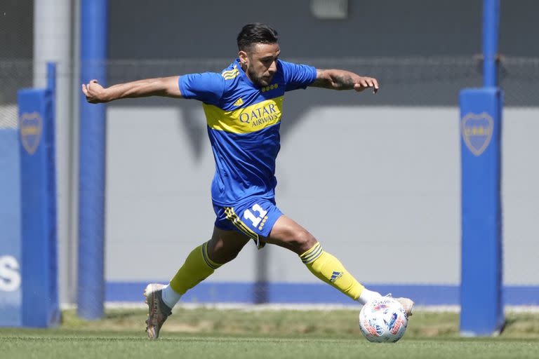 Eduardo Salvio superó una larguísima lesión, está cada día mejor y con su nivel presiona para volver a la titularidad.