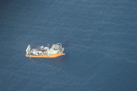 A Chinese rescue ship works to clean oil slicks from the sunken Iranian oil tanker Sanchi in the East China Sea, in this January 15, 2018 handout picture released by China's Ministry of Transport January 17, 2018. China's Ministry of Transport/Handout via REUTERS