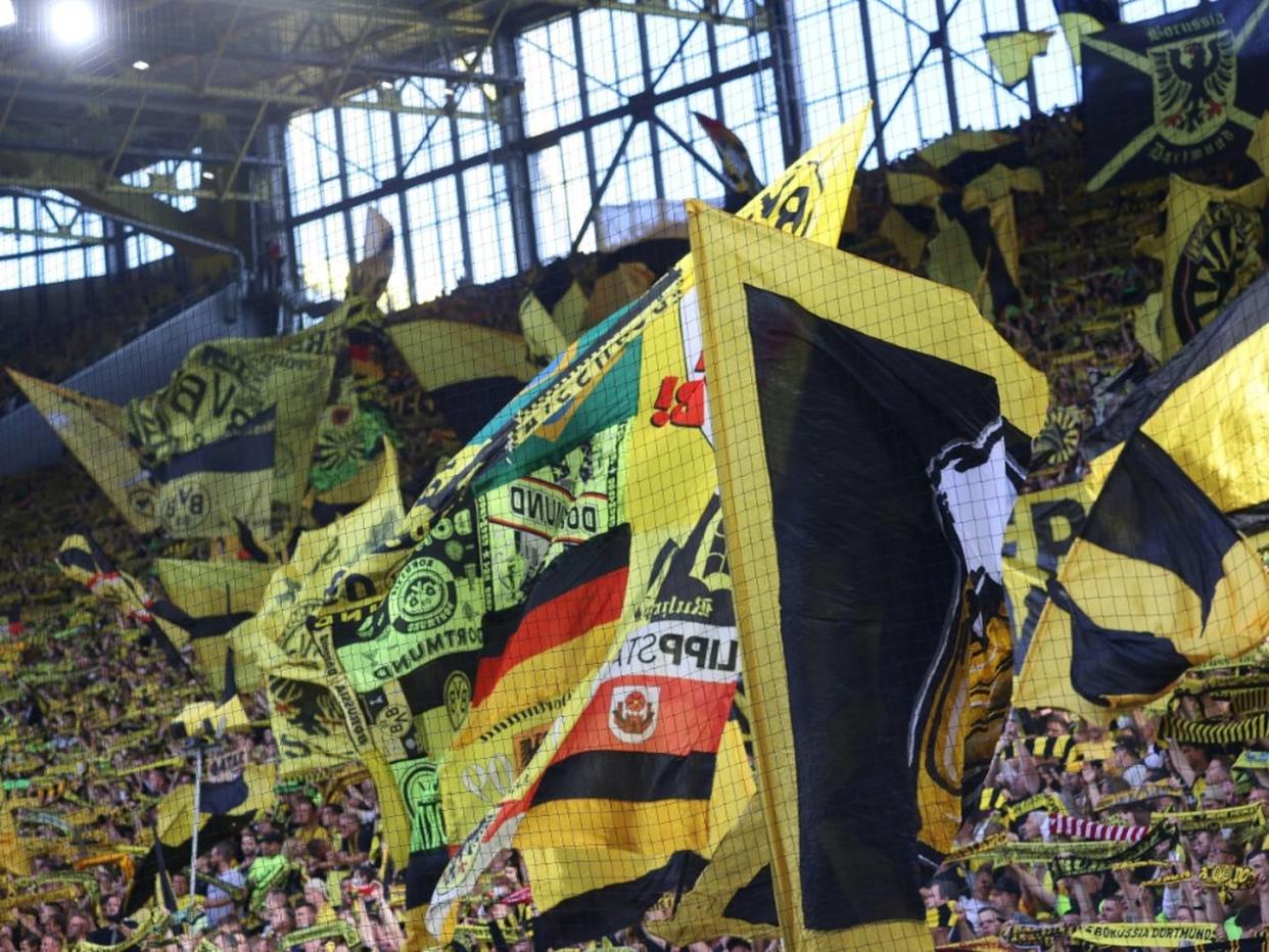 Zuschauer müssen im Dortmunder Stadion bleiben