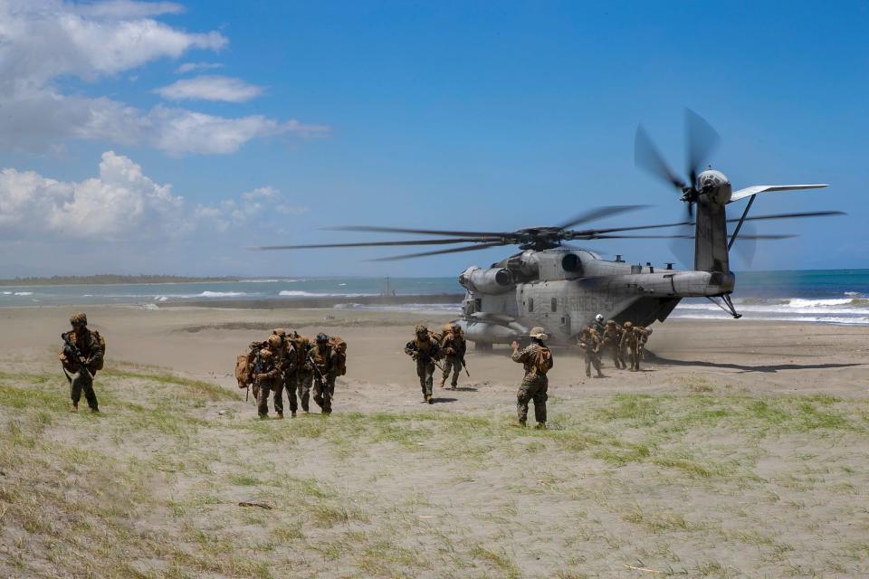 US Marines CH-53E helicopter in Philippines