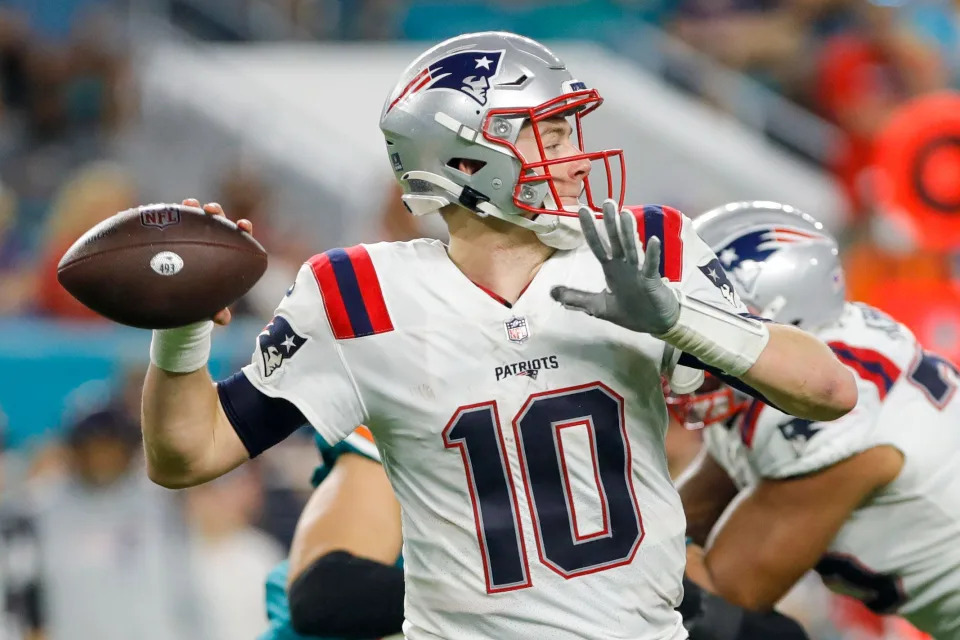 7. Patriots (8): Could be snowing in single-digit weather Saturday night in Buffalo. Might be another three-throw game for rookie QB Mac Jones. Worked out the first time.