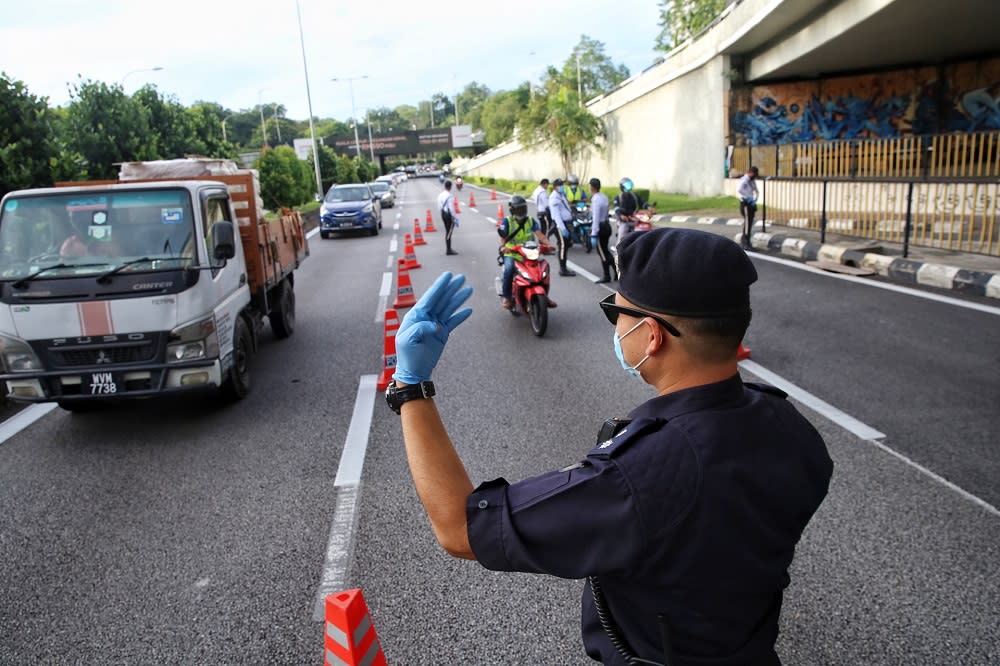 The current movement control order (MCO) that was to end this Thursday has been extended another two weeks until March 4 for Kuala Lumpur, Selangor, Johor and Penang. ― Picture by Choo Choy May