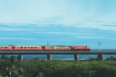 劉克襄希望保留藍皮列車，他倡議「慢旅行」，但是慢不是重點，而是透過慢速度去看到不一樣的台灣的風情。