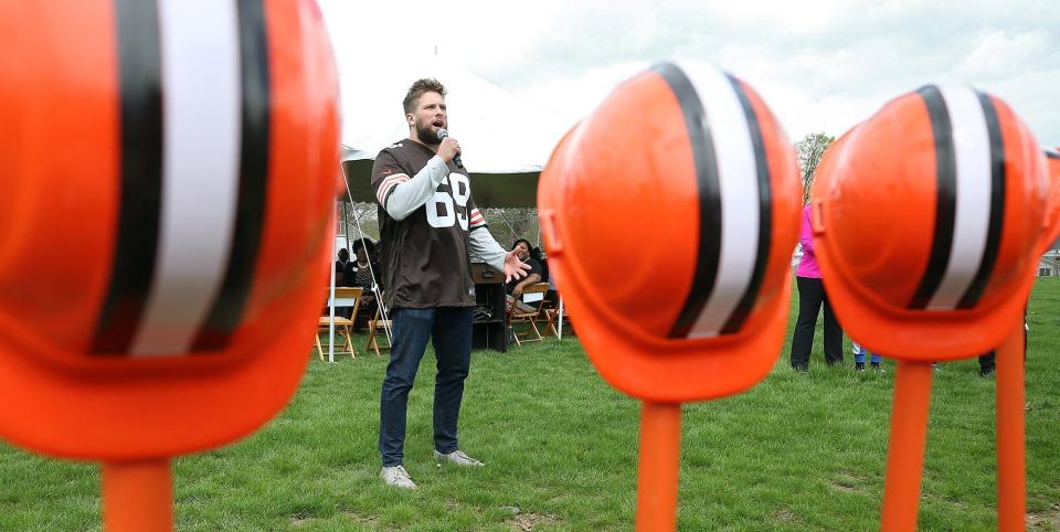 Cleveland Browns defensive end Chase Winovich speaks to the Buchtel football team during a groundbreaking ceremony for the team's new artificial turf field at John R. Buchtel CLC, Monday, April 25, 2022, in Akron, Ohio. [Jeff Lange/Beacon Journal]