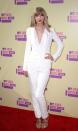 <p>Taylor Swift a vraiment assuré son style lèvres rouges habituel en portant un tailleur blanc lors des MTV Video Music Awards 2012 au Staples Center le 6 septembre 2012 à Los Angeles, Californie. <i>(Photo : Frederick M. Brown/Getty Images)</i></p>