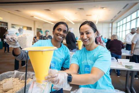 Schwab Volunteer Week was designed to make it easy and flexible for employees to participate, offering on-campus, off-site, in-person and virtual volunteer projects. (Photo: Business Wire)