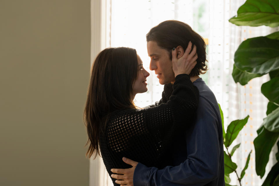 Anne Hathaway and Jared Leto in the limited series “WeCrashed,” premiering globally March 18, 2022 on Apple TV+.