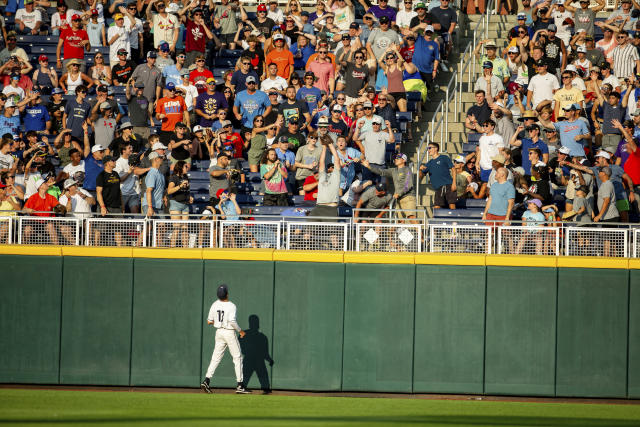 Florida Gators hang on to edge Oral Roberts 5-4, advance to winners bracket  of final four at College World Series