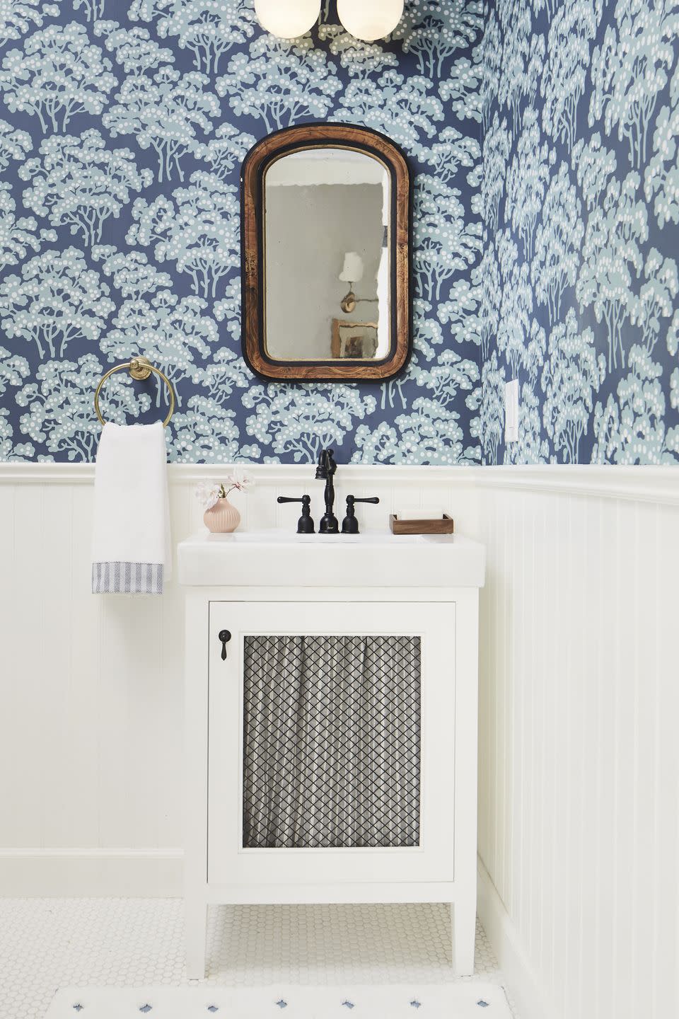 Sophisticated Blue-on-Blue Bathroom Wallpaper