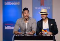 El dúo venezolano Chino & Nacho anuncia los finalistas de los Premios Billboard de la Música Latina en una conferencia de prensa el miércoles 5 de febrero de 2014 en Miami . Los premios se transmitirán en vivo por Telemundo el 24 de abril. Chino & Nacho son finalistas en dos categorías. (Foto AP/Wilfredo Lee)