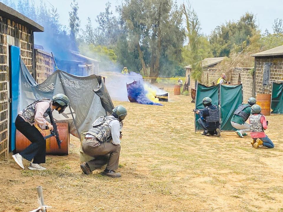 為持續推廣軍事營區活化再利用，內政部國家公園署金門國家公園管理處2024年將再辦理5場次生存遊戲體驗活動，每場次預定開放60個名額，即起廣邀軍事迷們近距離接觸及體驗金門戰地文化。（于家麒攝）