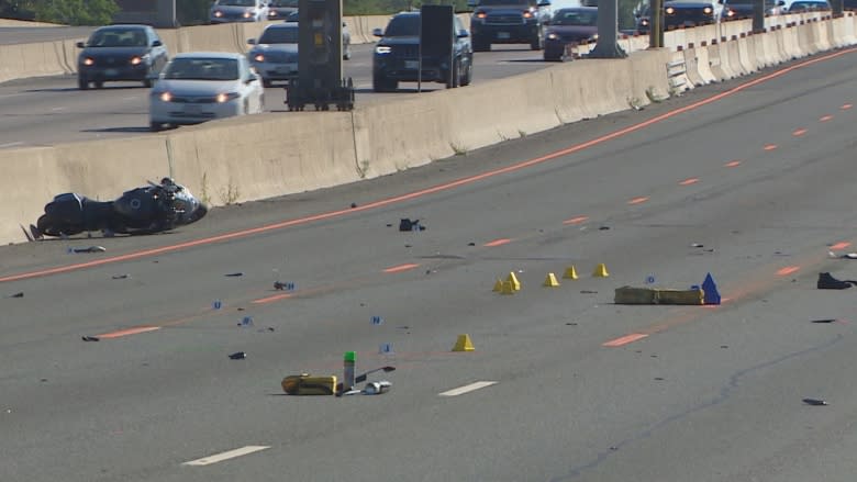 Man killed, woman injured in Hwy. 401 motorcycle crash