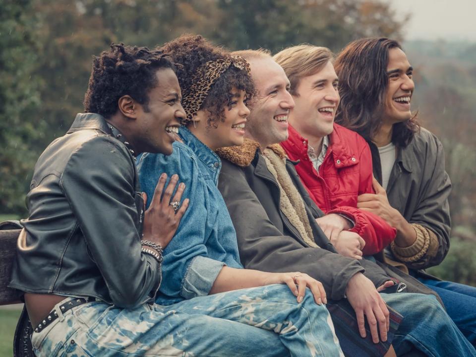 Omari Douglas, Lydia West, David Carlyle, Calum Scott Howells y Nathaniel Curtis en It’s a Sin (Ben Blackall/Channel 4)