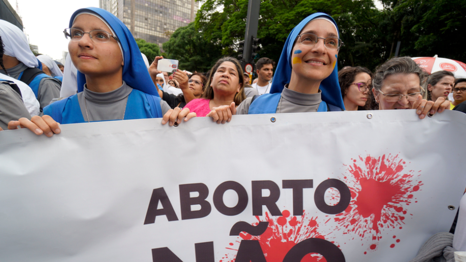 monjas protestando