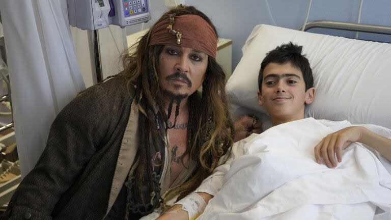 Depp se inspiró en realizar este tipo de visitas luego de vivir personalmente la angustia de ver a su hija Lily-Rose hospitalizada en 2007