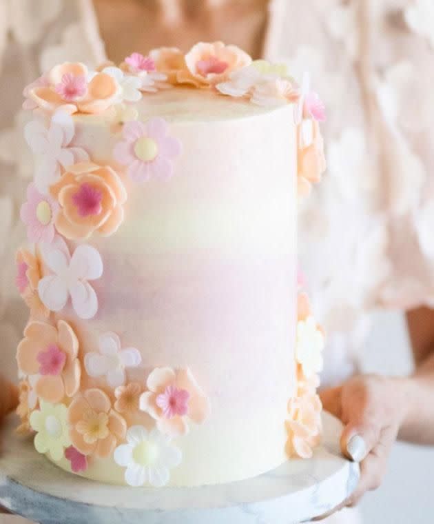 These days, wedding cakes look like edible pieces of art. Photo: Instagram/katherine_sabbath