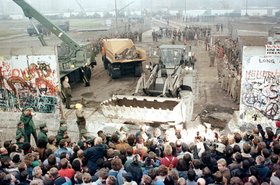 An East German bulldozer and crane knock down the Berlin Wall at Potsdamer Platz to make way for a new border crossing in the dvided city in this Nov. 12, 1989. (Photo: Wolfgang Rattay/Reuters)