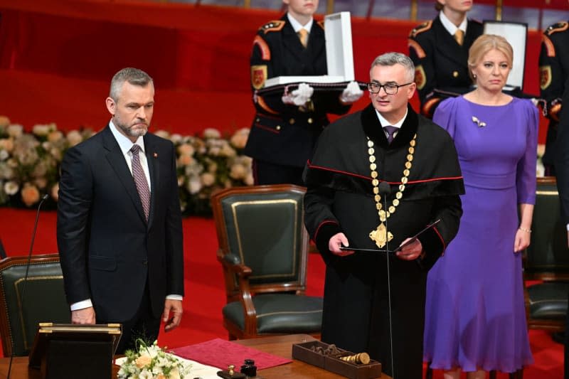 Slovakia's new president Peter Pellegrini signs the oath of office at his inauguration during a ceremonial meeting of the Slovak parliament. Šálek Václav/CTK/dpa