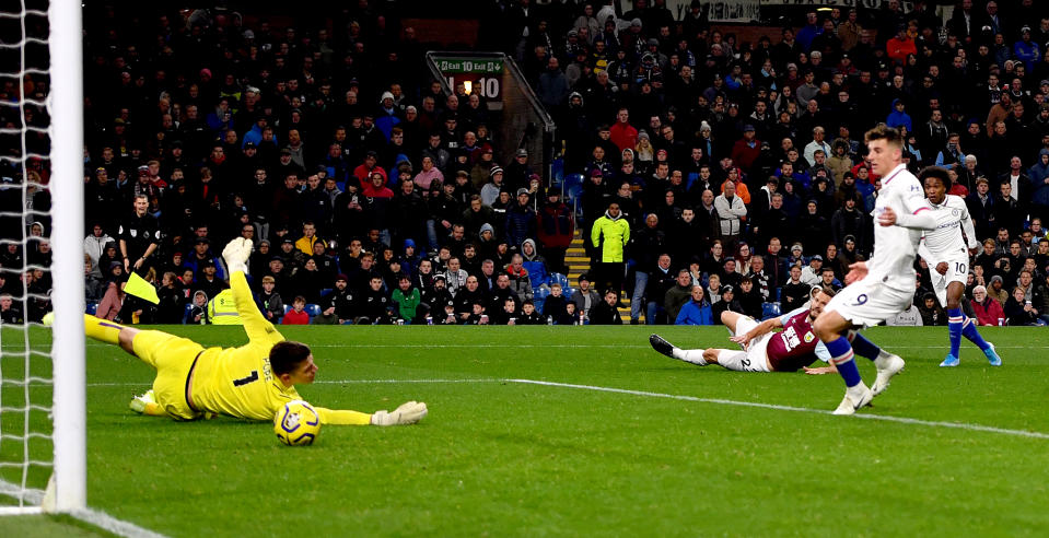 Chelsea's Willian (right) scores his side's fourth goal of the game during the Premier League match at Turf Moor, Burnley. (Photo by Anthony Devlin/PA Images via Getty Images)