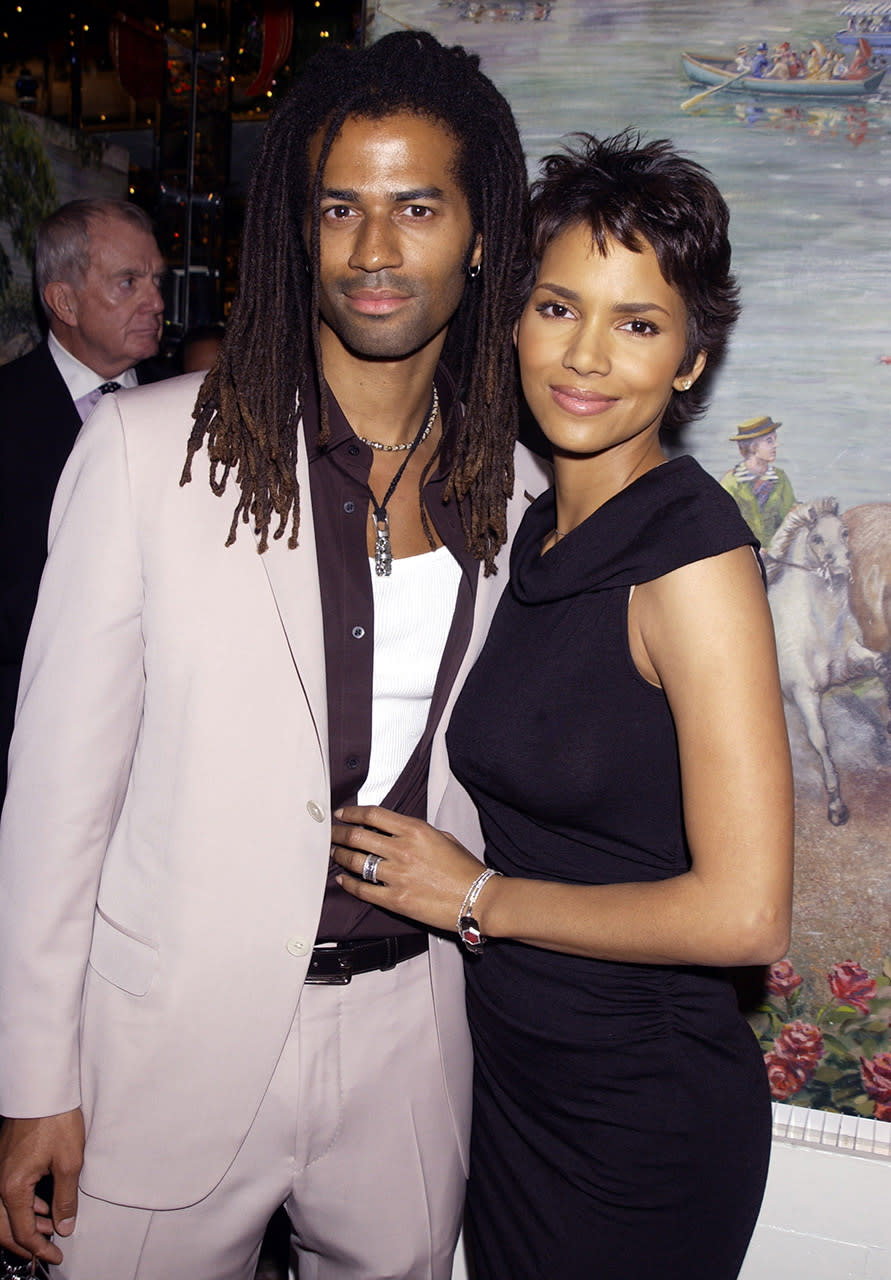 Eric Benét and Halle Berry in 2001. (Photo: Getty Images)