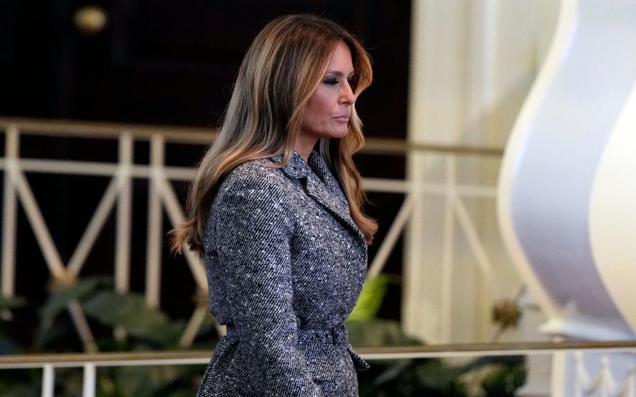 Weil Melania Trump zur Beerdigung der einstigen First Lady Rosalynn Carter nicht in schwarzer Kleidung erschien, musste sie in den sozialen Medien Kritik einstecken. (Bild: Brynn Anderson-Pool/Getty Images)