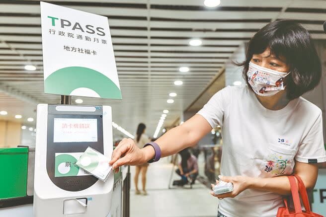 TPASS行政院通勤月票7月1日將上路，台鐵28日在台北車站進行4種情況演練。（郭吉銓攝）