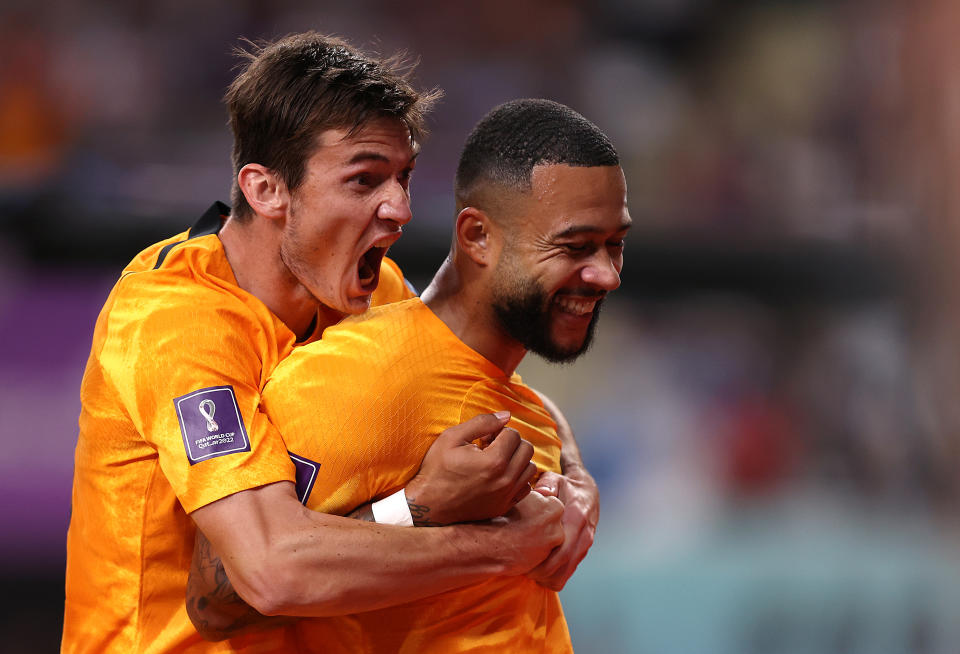 DOHA, QATAR - DECEMBER 03:  Memphis Depay of Netherlands celebrates scoring the team's first goal during the FIFA World Cup Qatar 2022 Round of 16 match between Netherlands and USA at Khalifa International Stadium on December 03, 2022 in Doha, Qatar. (Photo by Julian Finney/Getty Images)