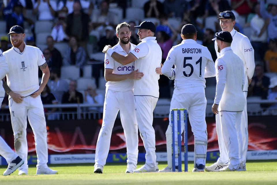 England's Chris Woakes, second left, celebrates with teammates the dismissal of Australia's Alex Carey during the first day of the fourth Ashes cricket Test match between England and Australia at Old Trafford in Manchester, England, Wednesday, July 19, 2023. (AP Photo/Rui Vieira)