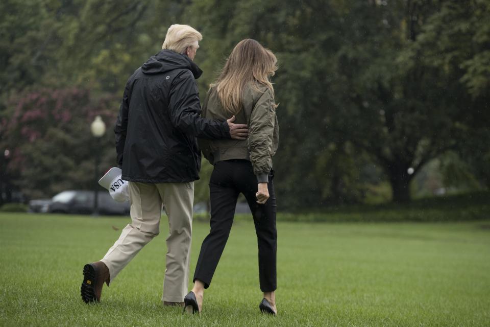 (FOTOS) Donald Trump visita la zona afectada por la tormenta Harvey en Texas