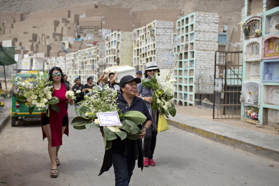 <p>Evila walks with friends who carry Tamara’s coffin toward her burial place. (Photo: Danielle Villasana) </p>