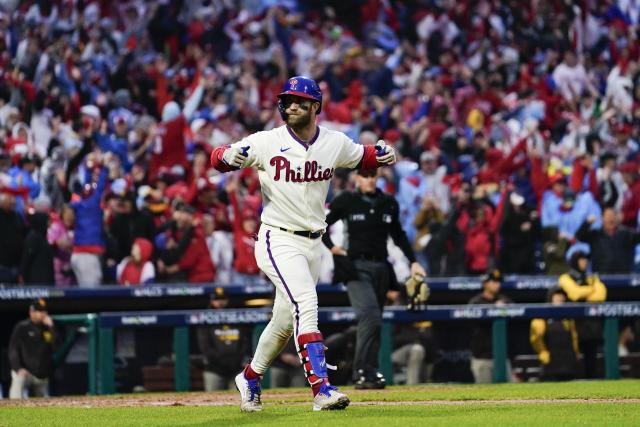 Hot Harper carries Phillies into NL East title contention